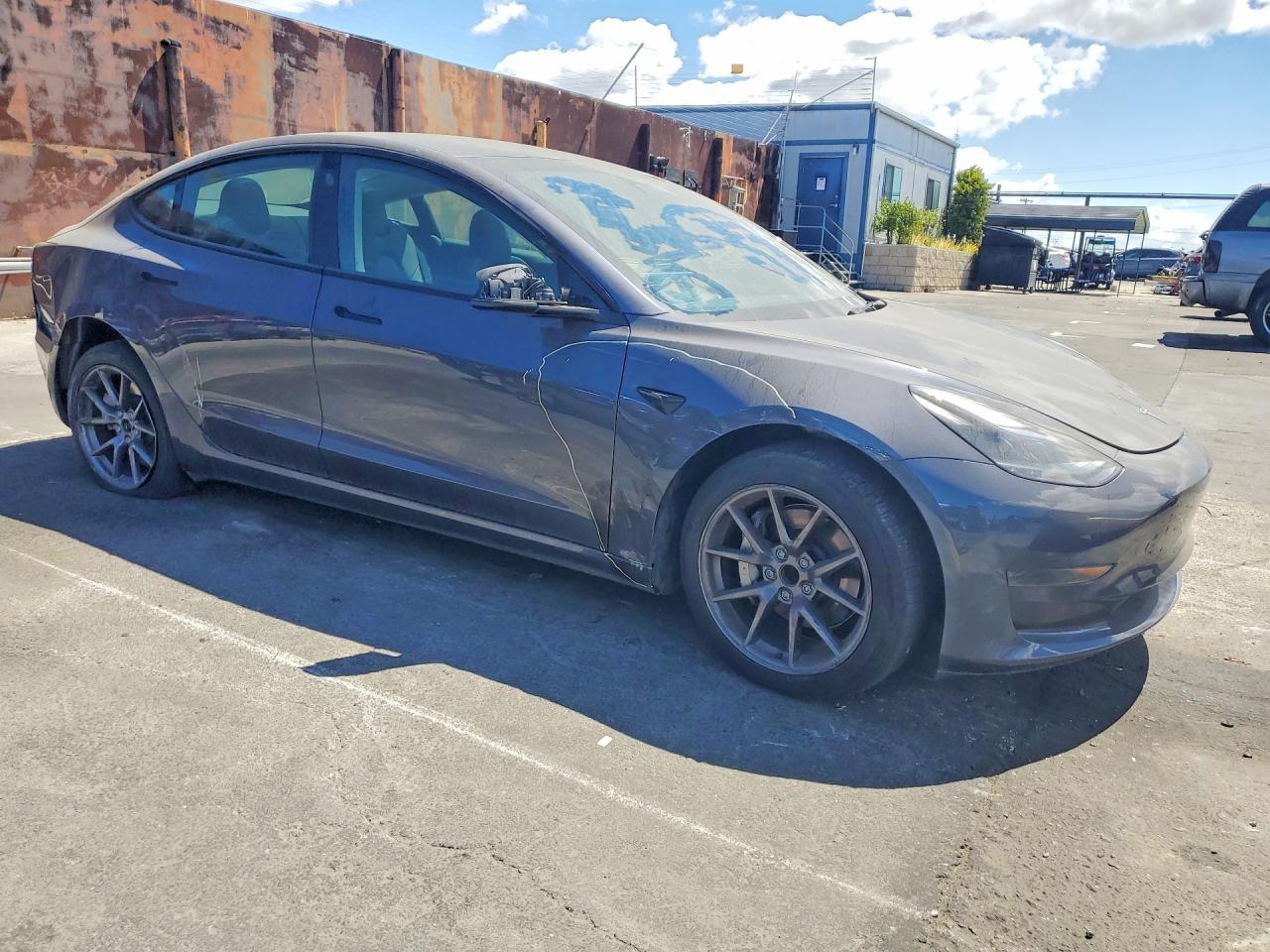2023 Tesla Model 3 - Фото 4