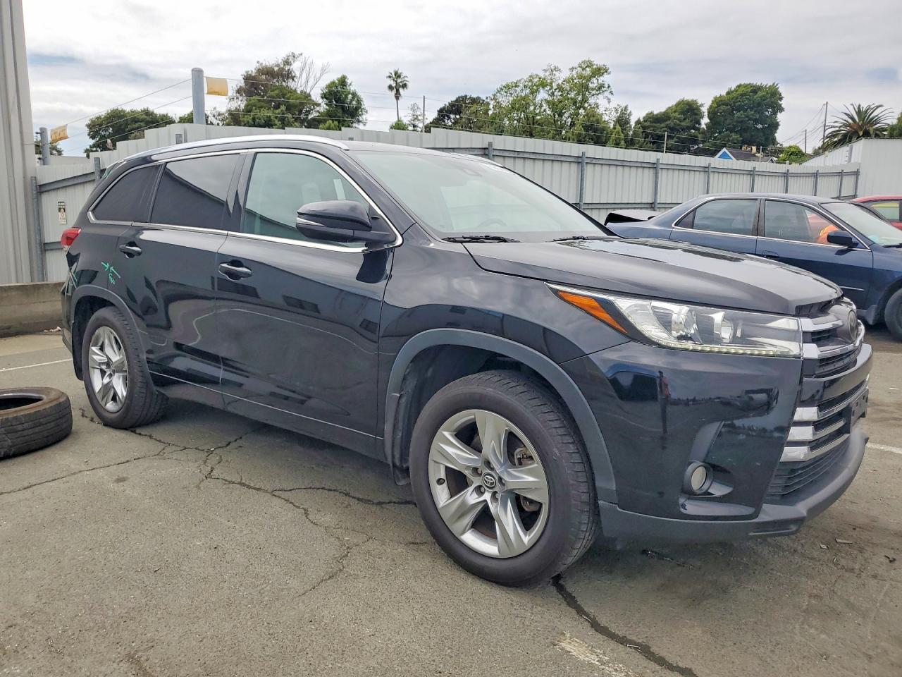 2017 Toyota Highlander Limited - Фото 4