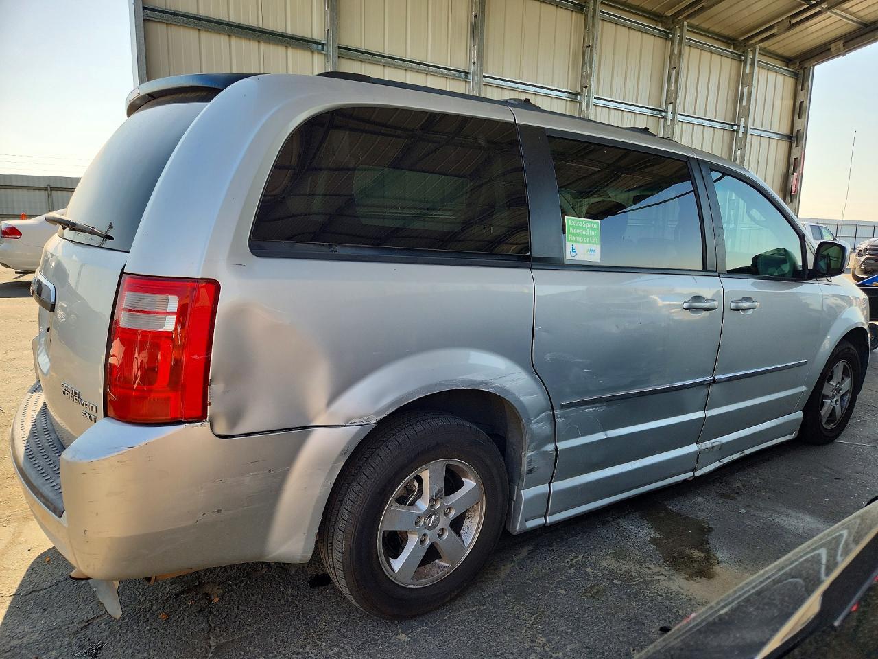 2010 Dodge Grand Caravan Sxt - Image 3