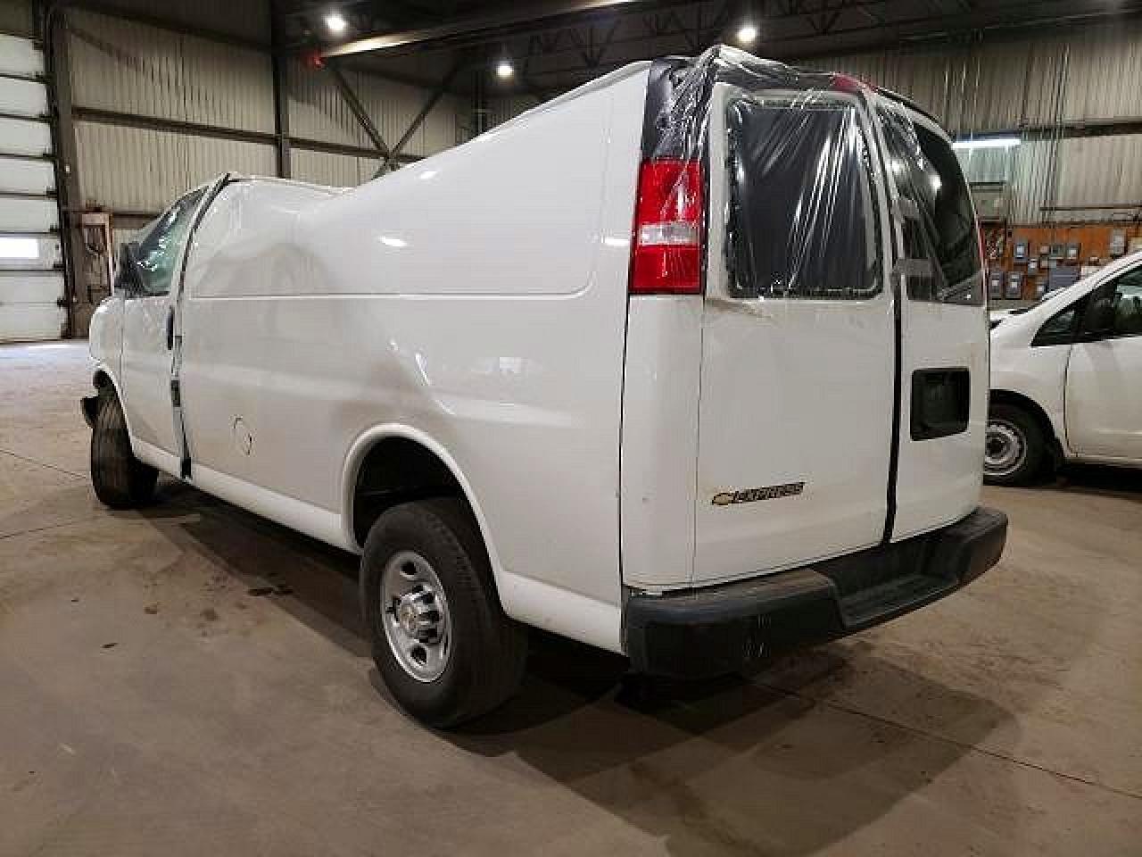 2020 Chevrolet Express G2500 - Фото 2