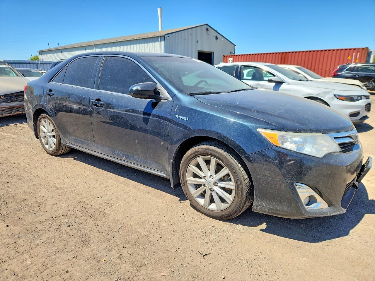 2014 Toyota Camry Hybrid Le - Image 4