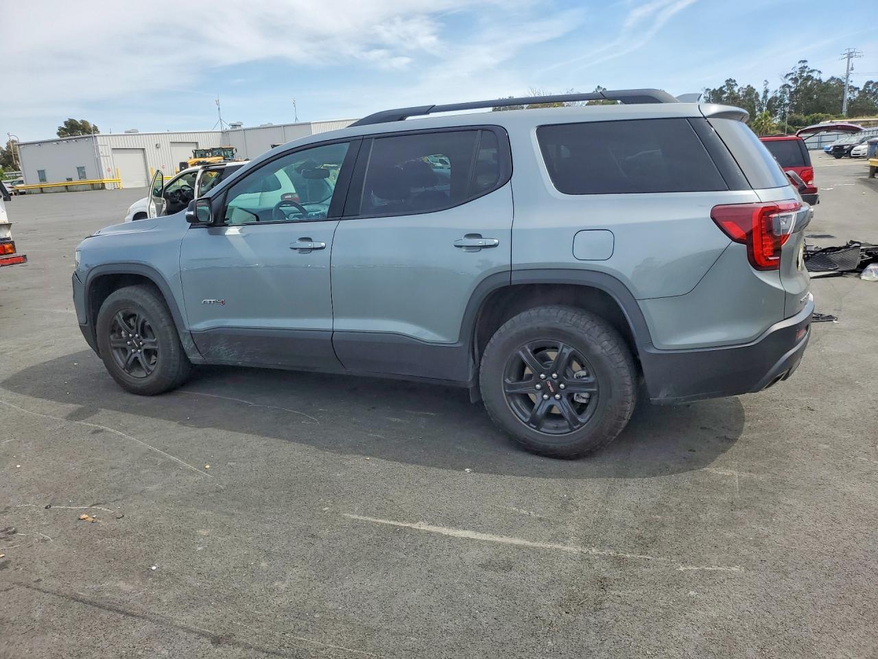 2023 GMC Acadia At4 - Фото 2