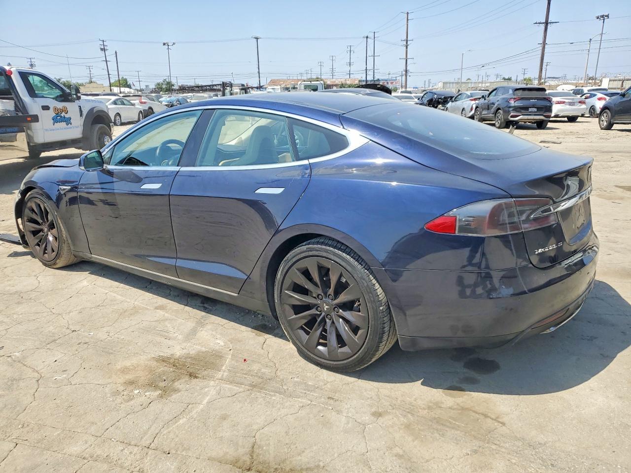 2014 Tesla Model S - Image 2