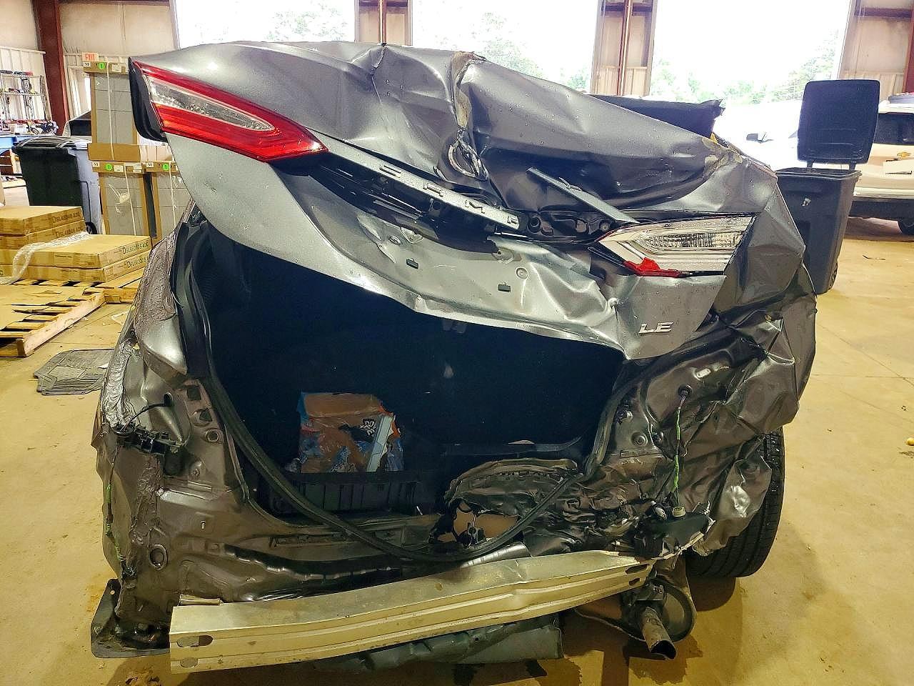 2019 Toyota Camry Le - Фото 6