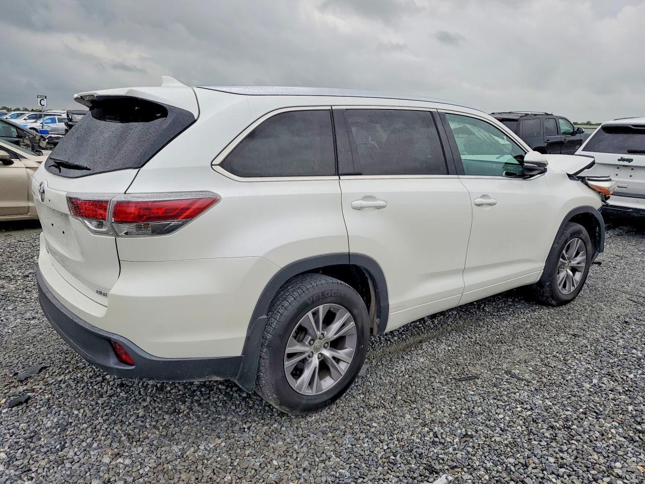 2015 Toyota Highlander Xle - Image 3