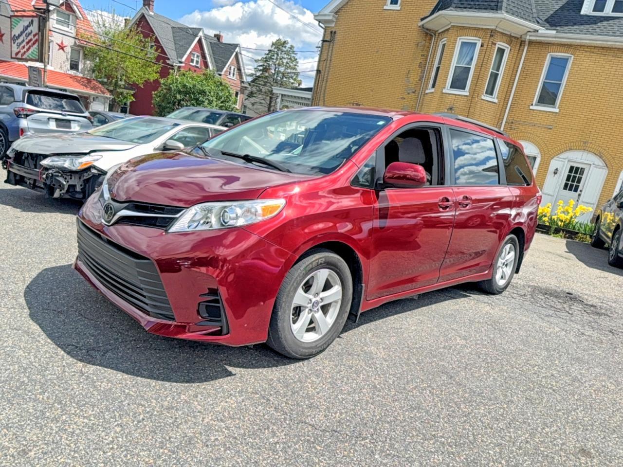 2020 Toyota Sienna Le 8-Passenger - Image 2