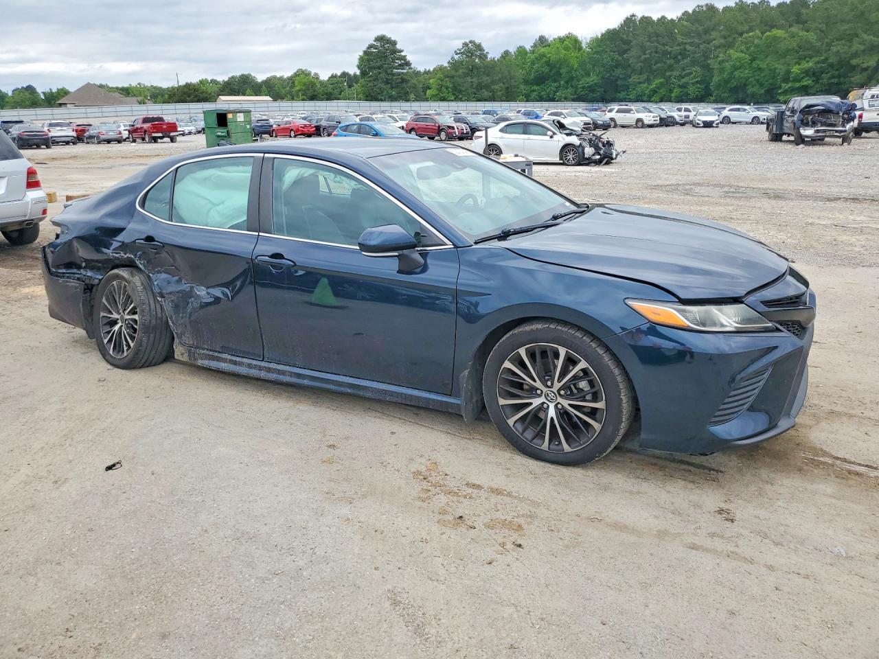 2019 Toyota Camry Se - Фото 4