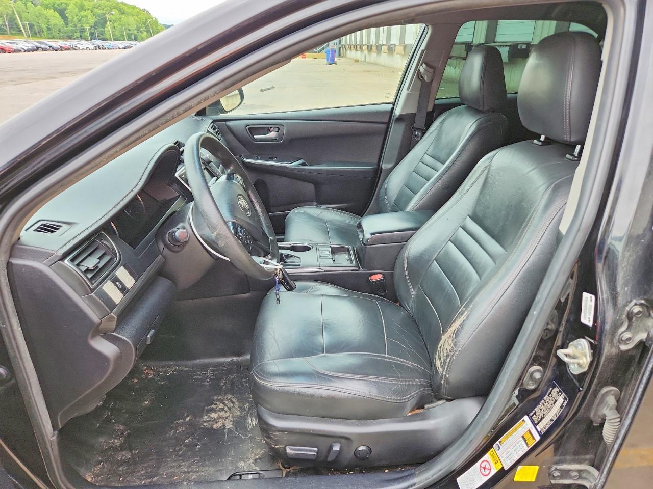 2015 Toyota Camry Hybrid Le - Image 7