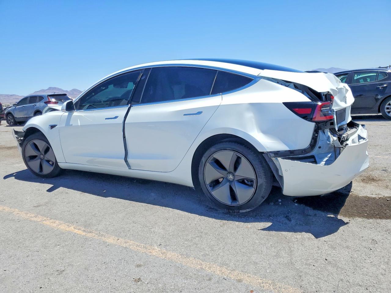 2019 Tesla Model 3 - Фото 2