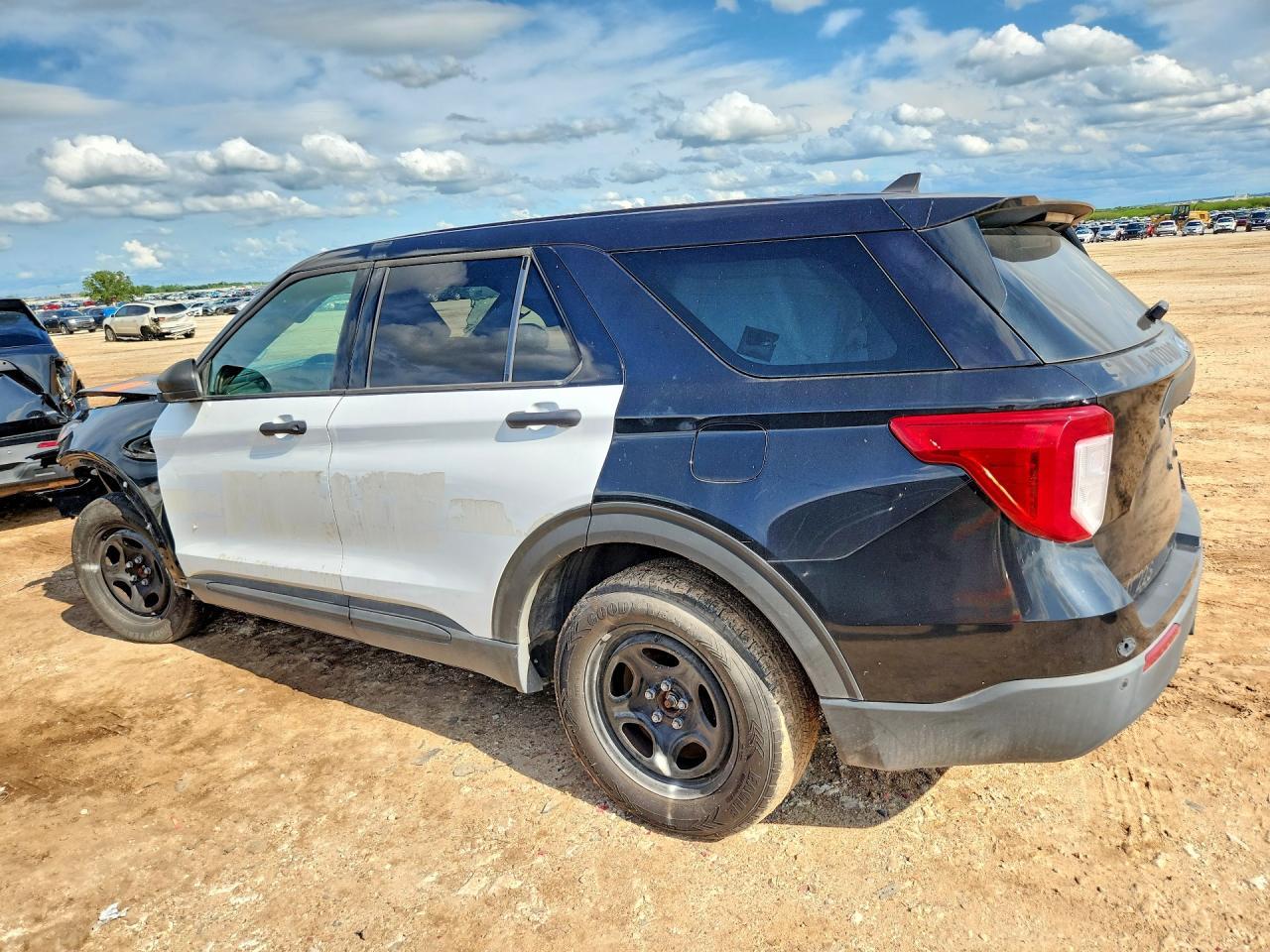 2022 Ford Explorer Police Interceptor - Фото 2