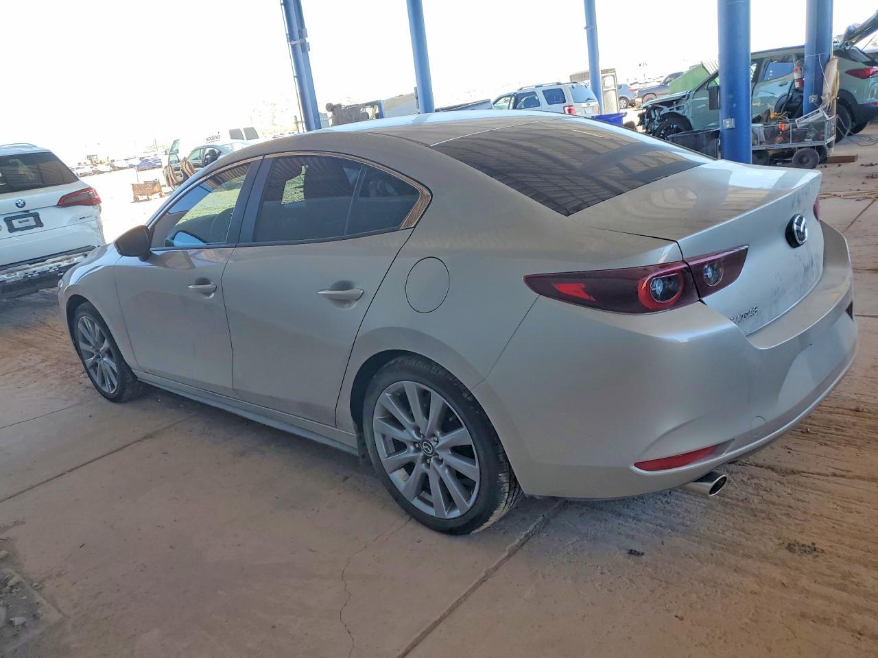 2026 Mazda 3 Preferred - Фото 2