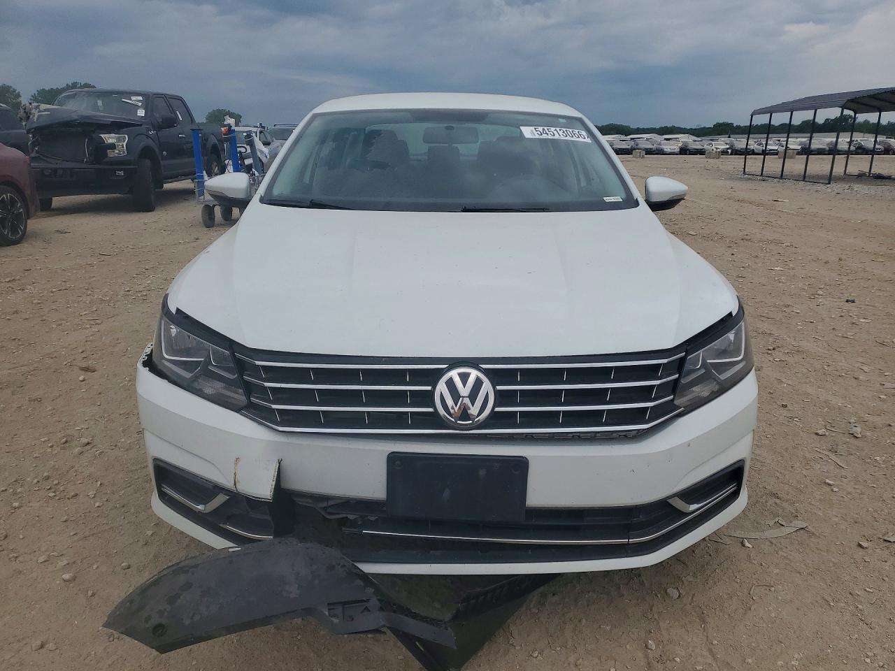 2018 Volkswagen Passat S - Image 5