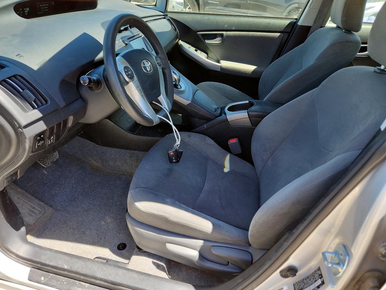 2015 Toyota Prius Two - Фото 7