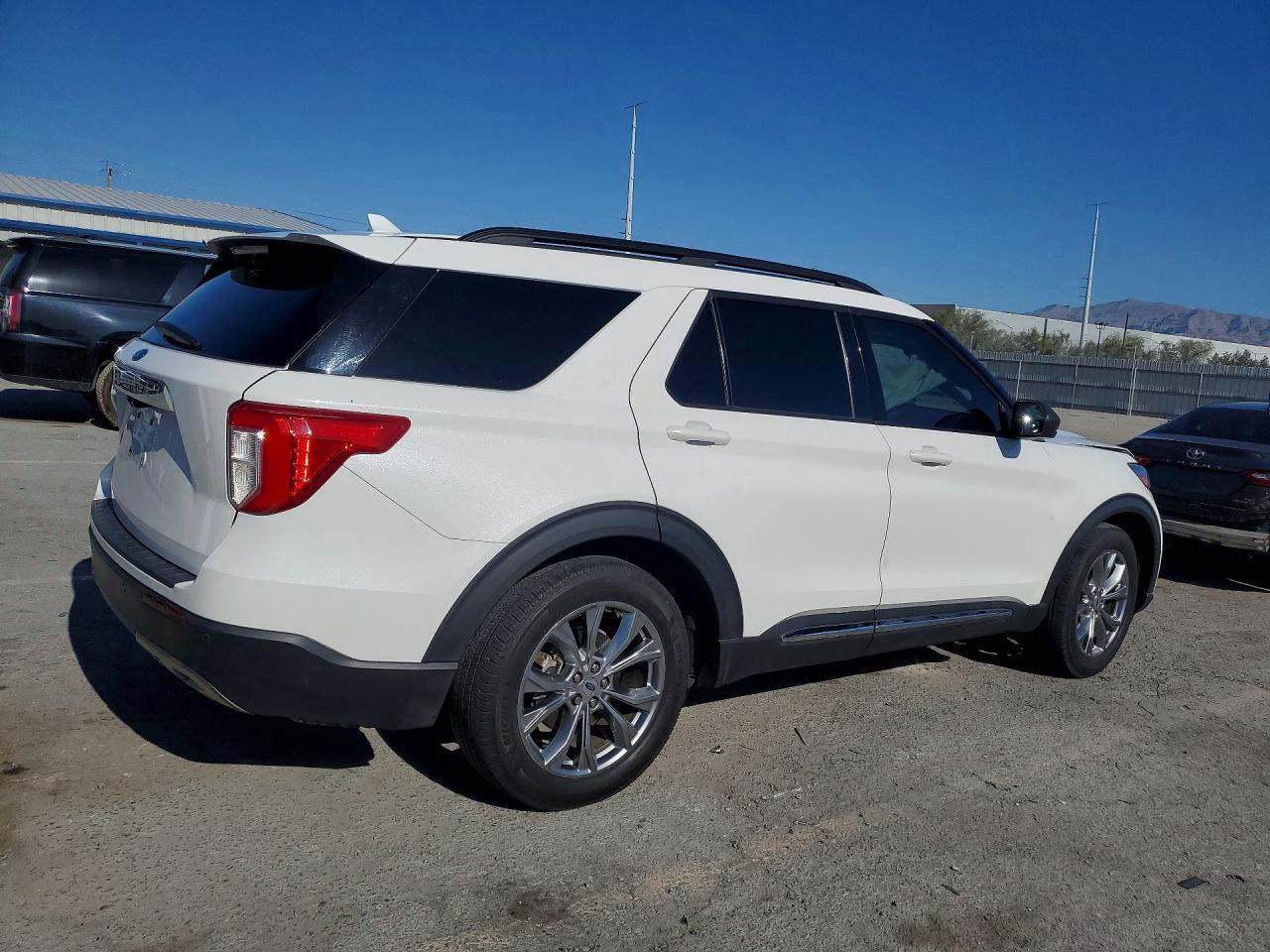 2022 Ford Explorer Xlt - Фото 3