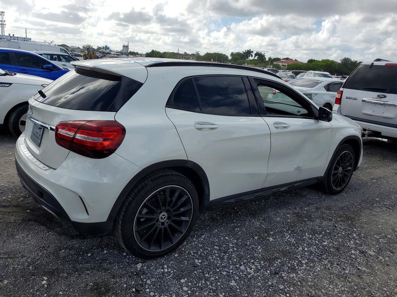 2018 Mercedes-Benz Gla 250 - Image 3