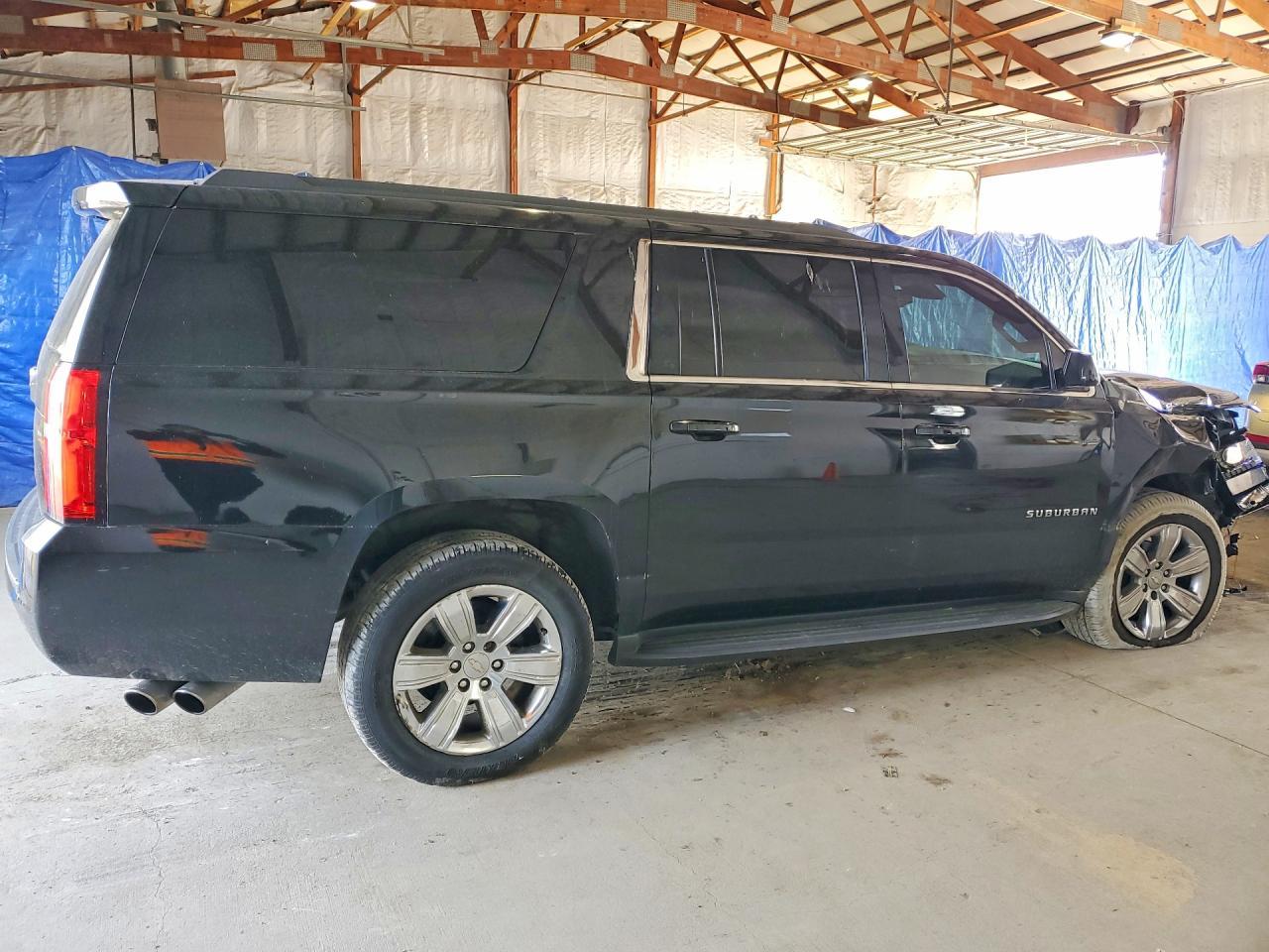 2017 Chevrolet Suburban - Фото 3