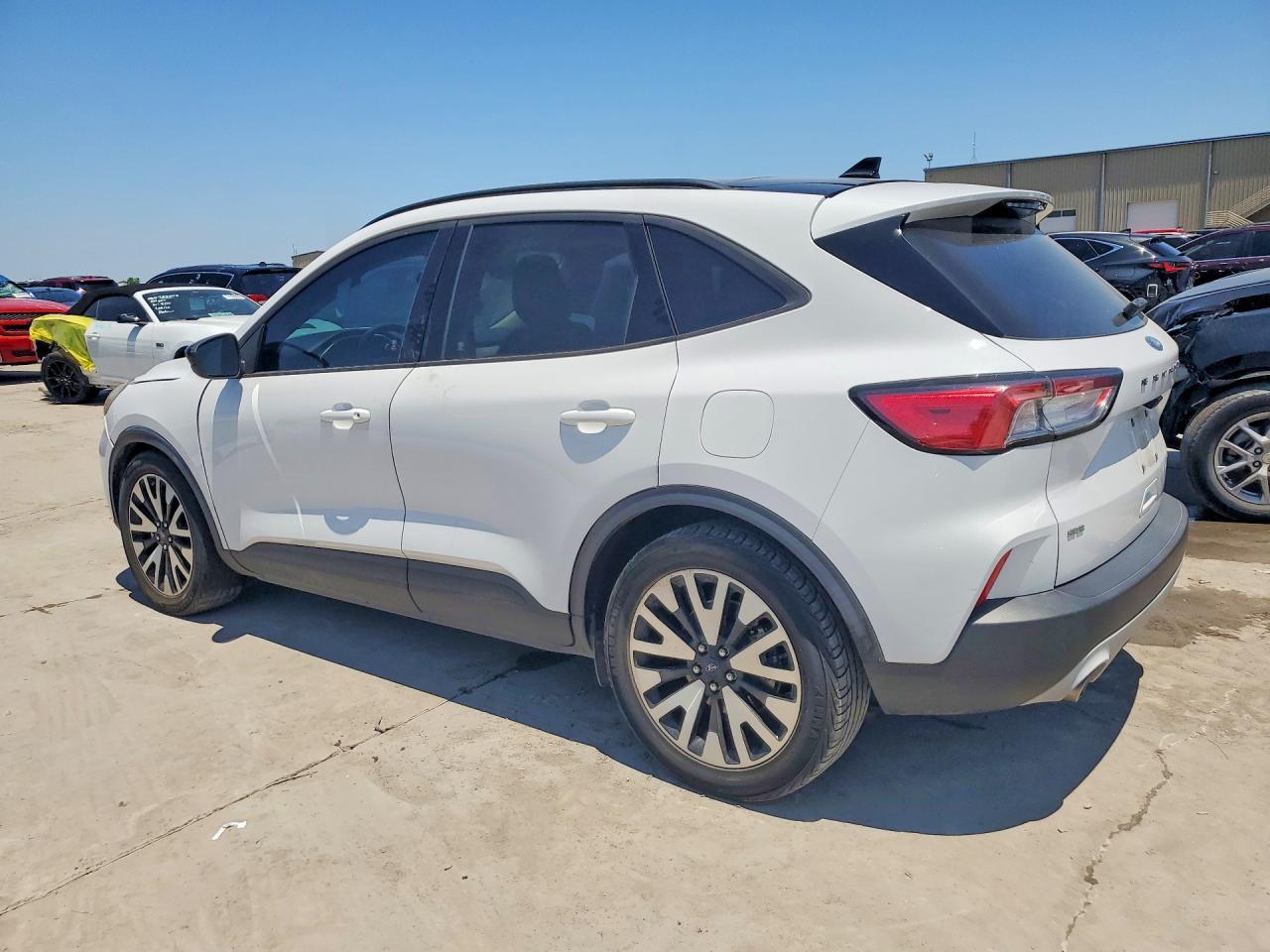 2020 Ford Escape Se Sport - Image 2