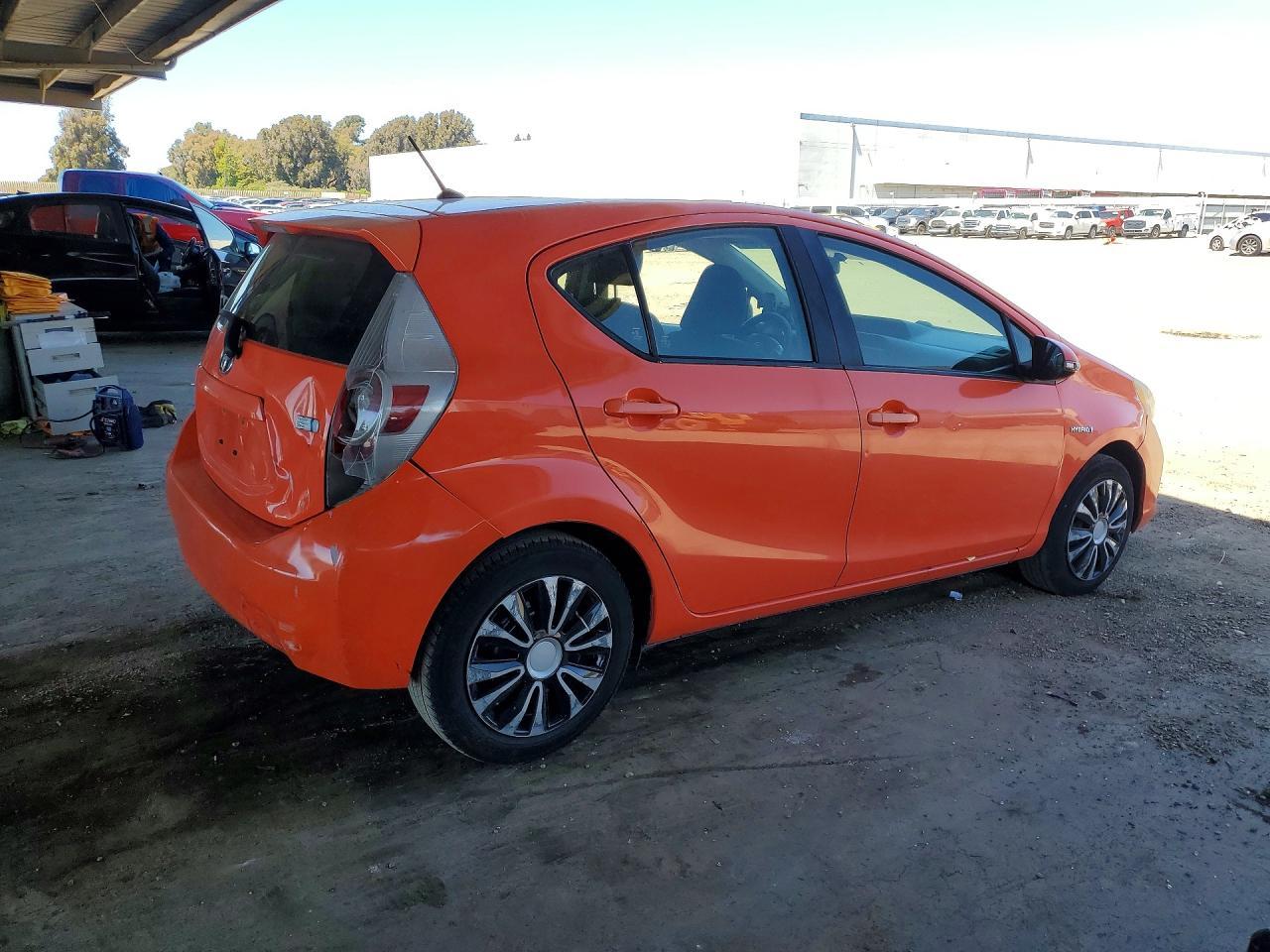 2013 Toyota Prius C Two - Фото 3