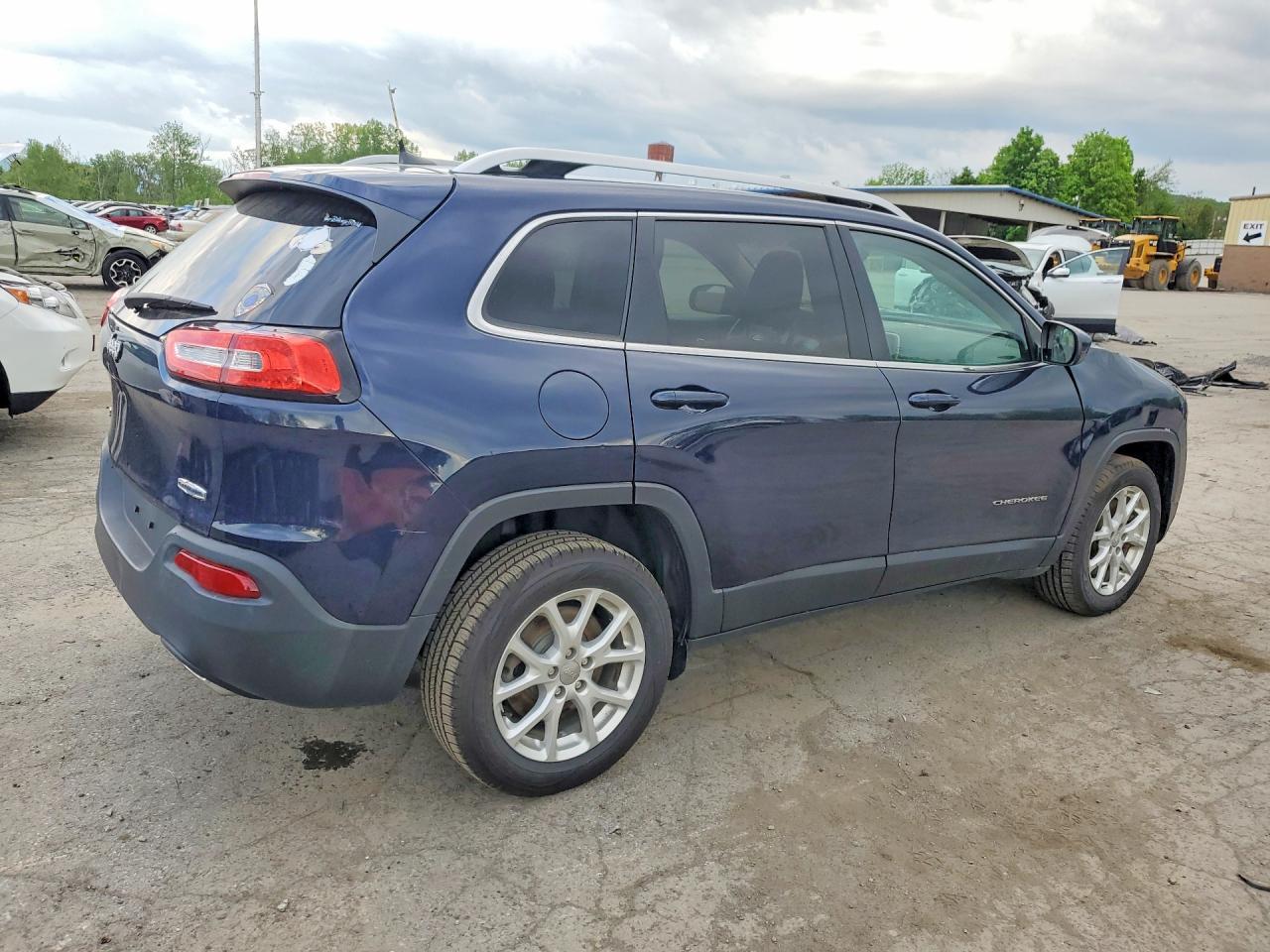 2016 Jeep Cherokee Latitude - Image 3
