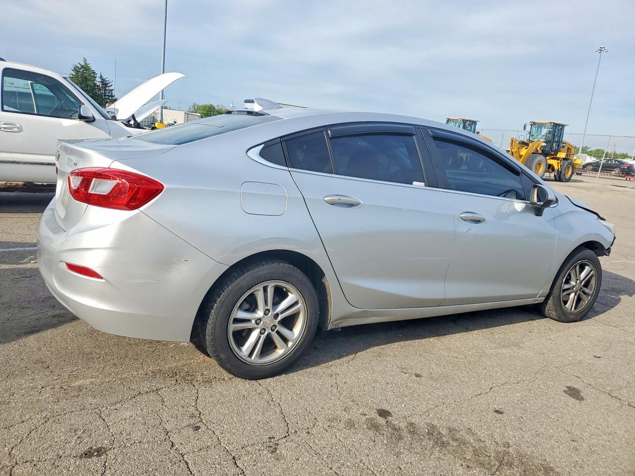 2017 Chevrolet Cruze Lt - Фото 3