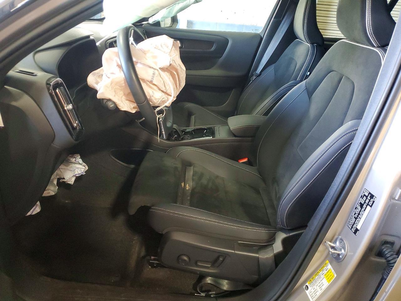 2023 Volvo Xc40 Recharge Plus - Image 7