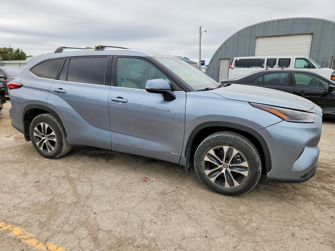 2021 Toyota Highlander Hybrid Xle - Image 4