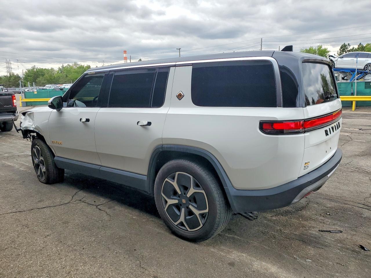 2023 Rivian R1S Adventure - Image 2