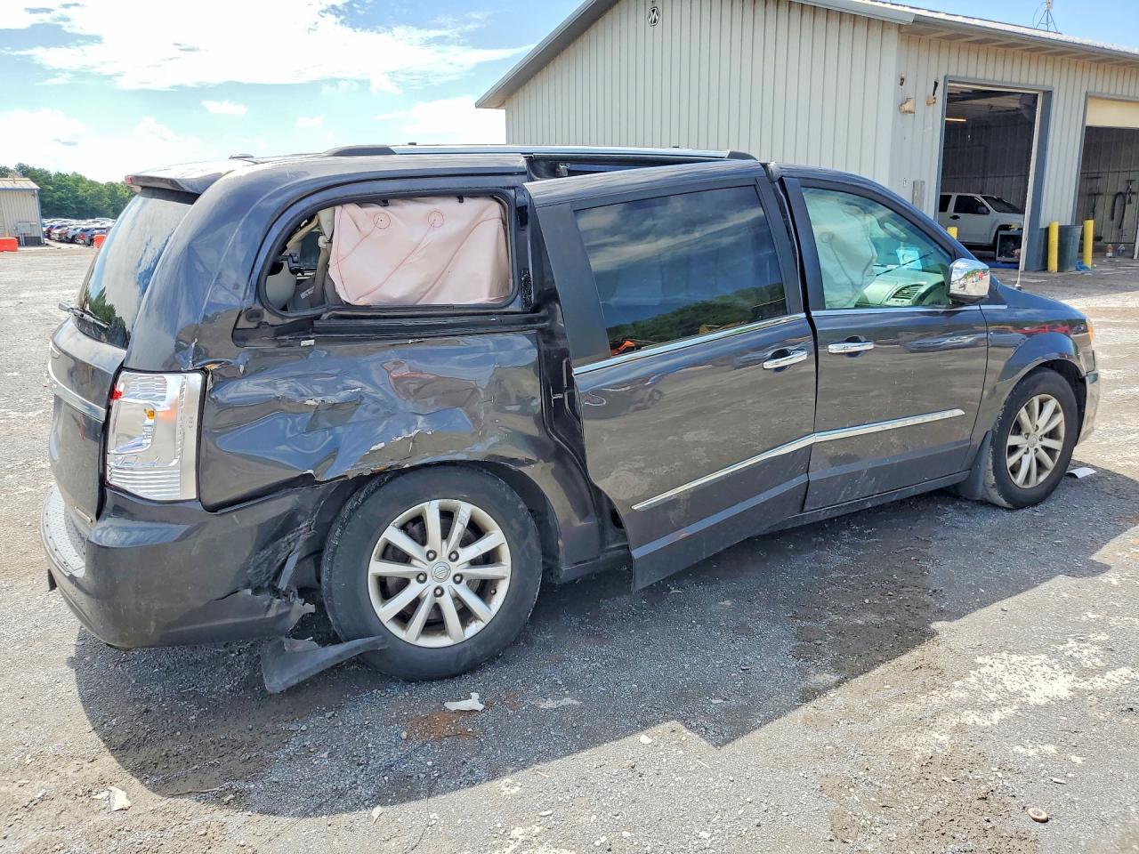 2016 Chrysler Town & Country Limited Platinum - Фото 3