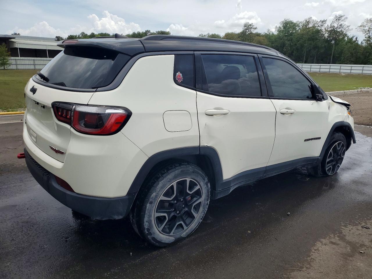 2019 Jeep Compass Trailhawk - Image 3