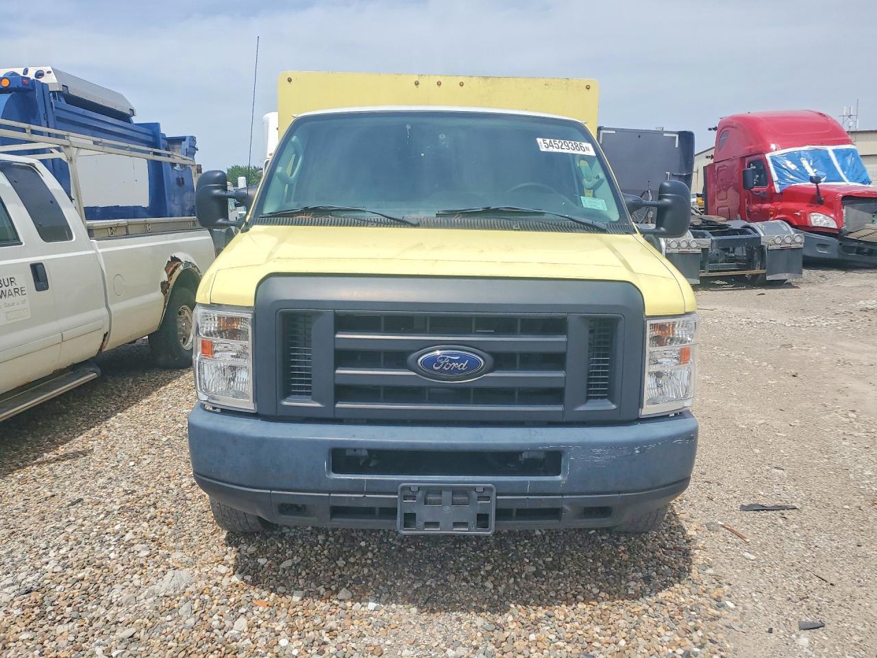 2017 Ford Econoline E450 Super Duty Cutaway Van - Image 5