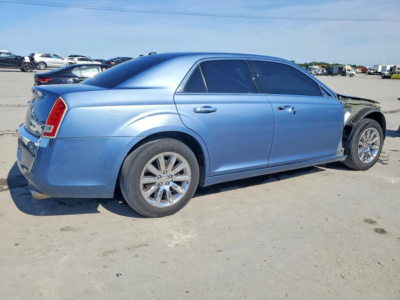 2011 Chrysler 300 Limited - Фото 3