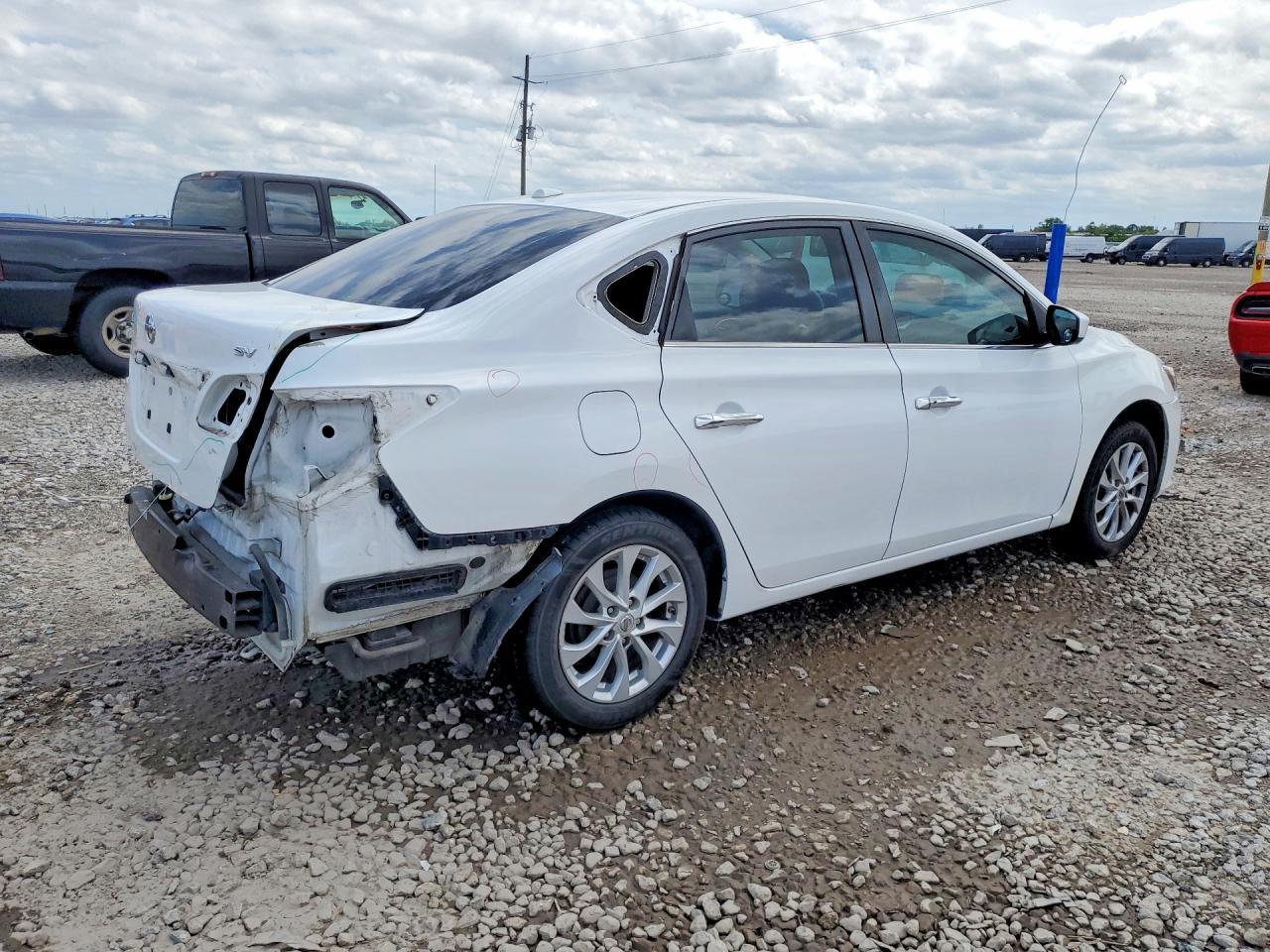 2018 Nissan Sentra Sv - Фото 3