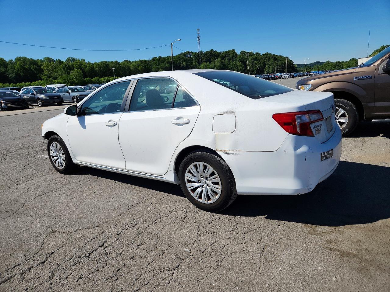 2012 Toyota Camry Le - Фото 2