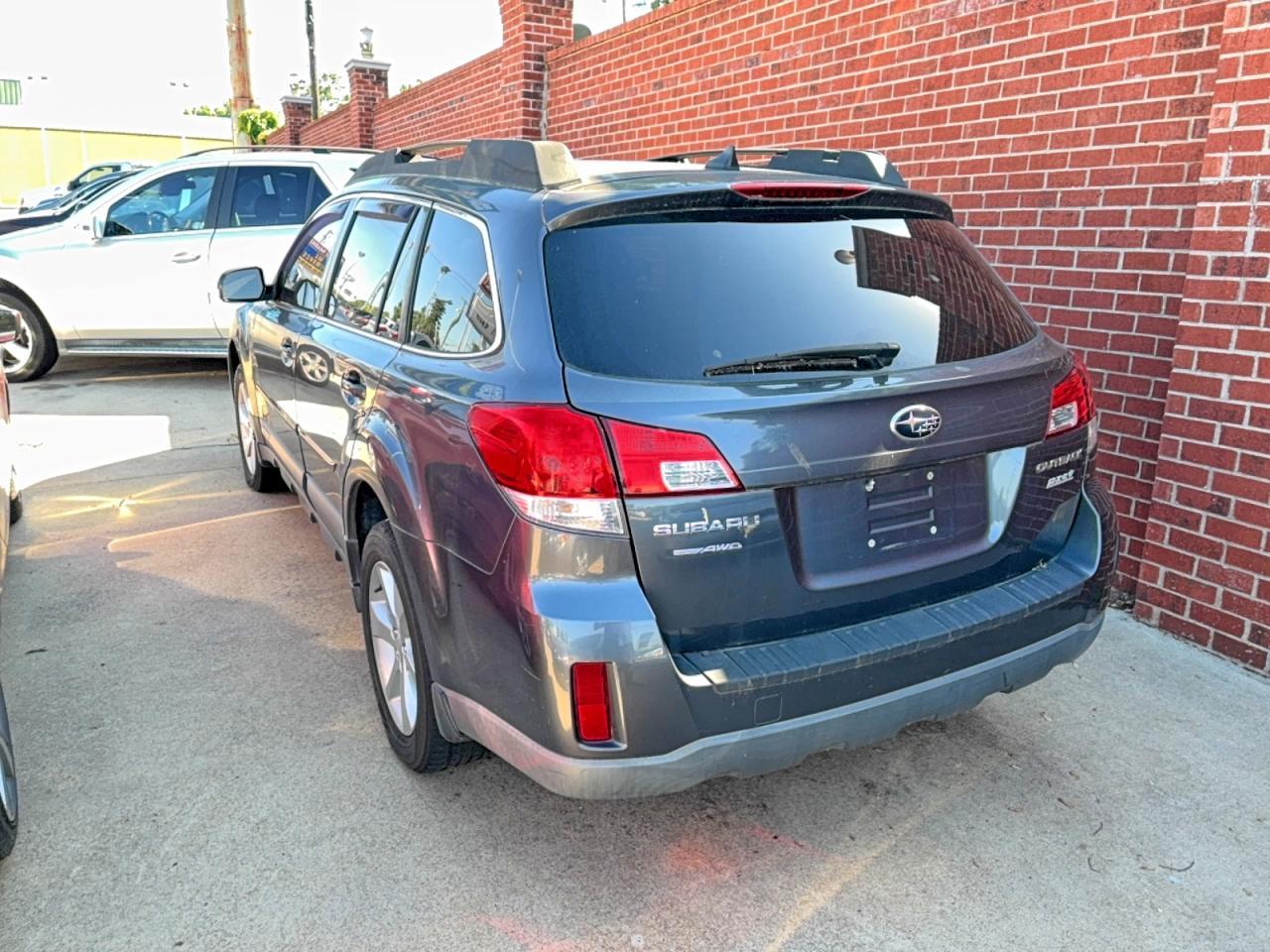 2014 Subaru Outback 2.5I Limited - Image 3