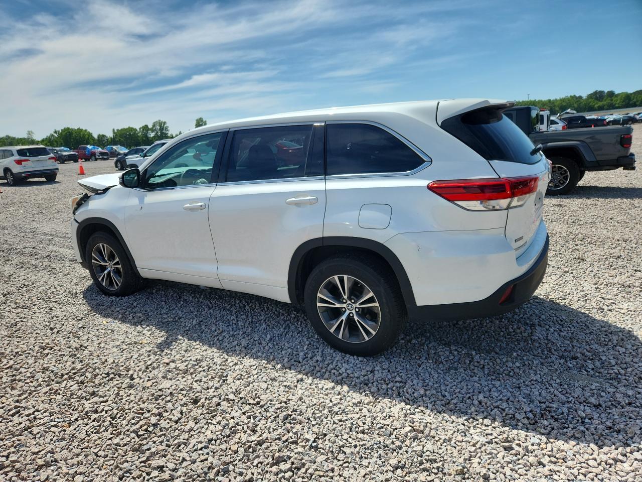 2018 Toyota Highlander Le - Фото 2