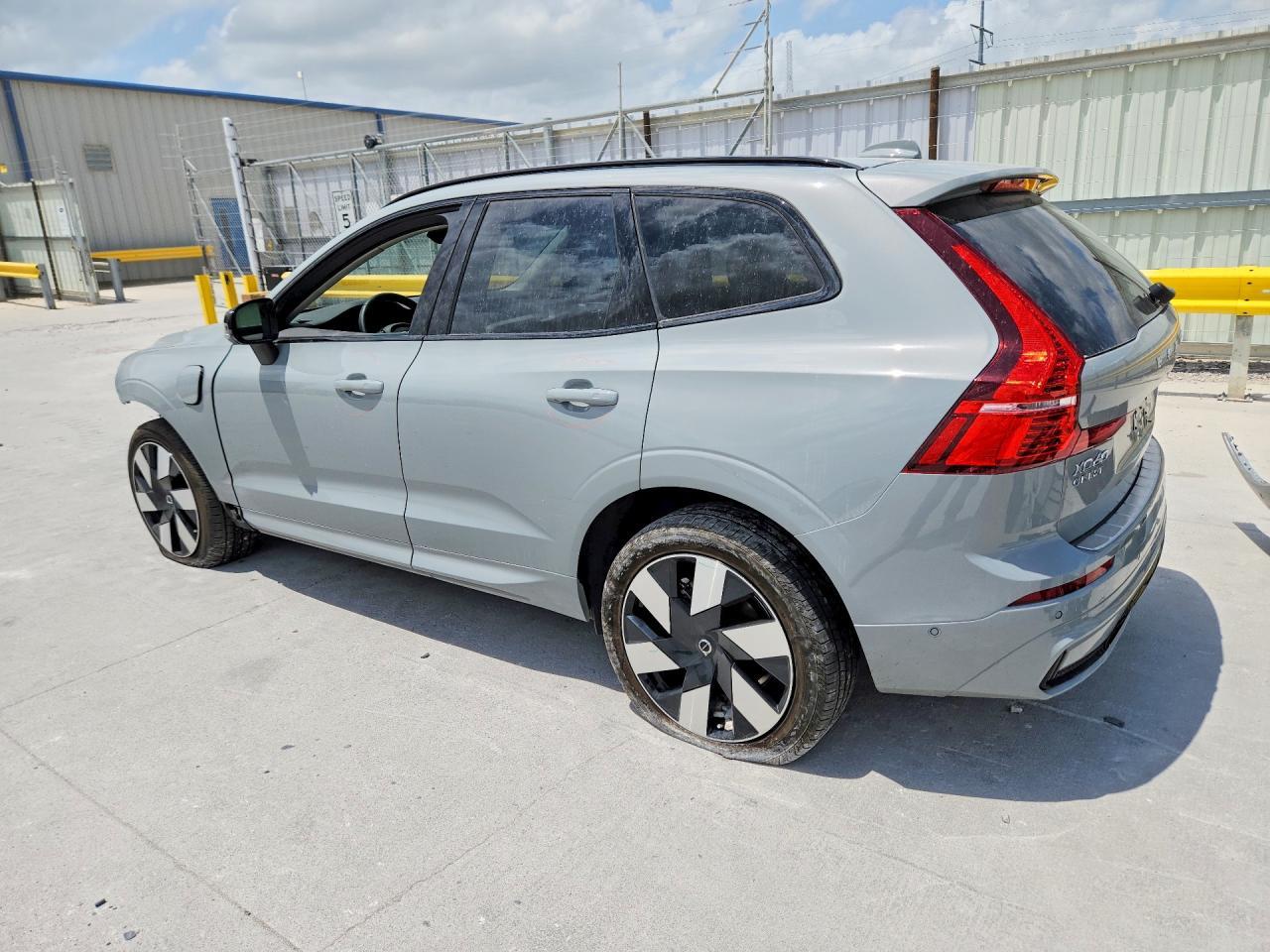 2025 Volvo Xc60 Plus - Фото 2
