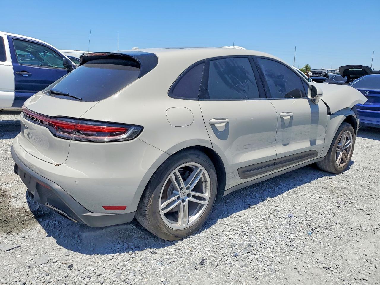 2022 Porsche Macan - Image 3
