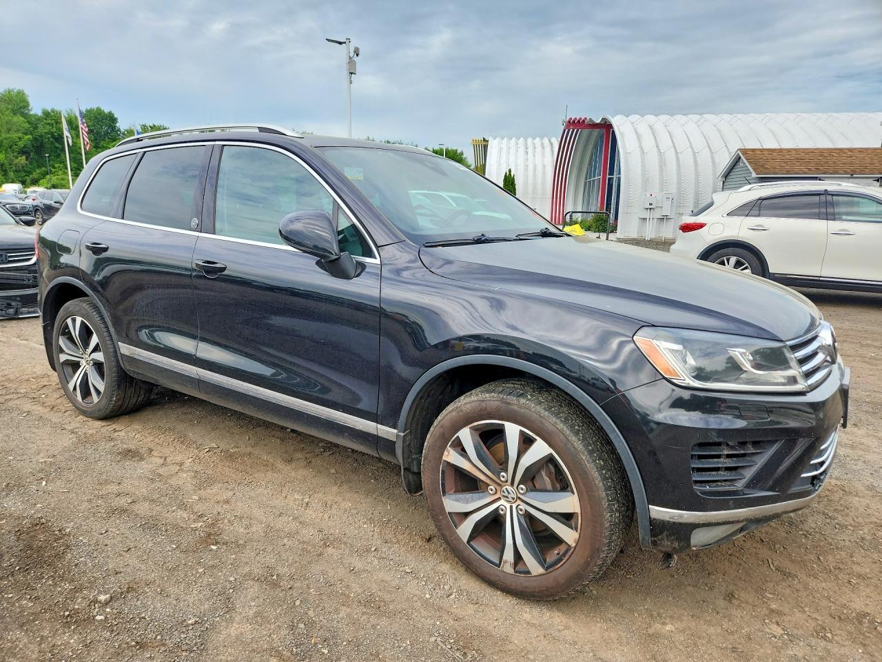 2017 Volkswagen Touareg Wolfsburg - Image 4