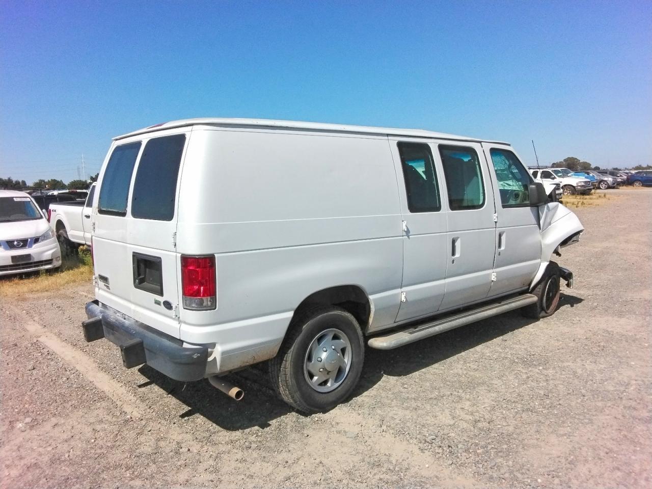 2014 Ford Econoline E250 Van - Фото 3