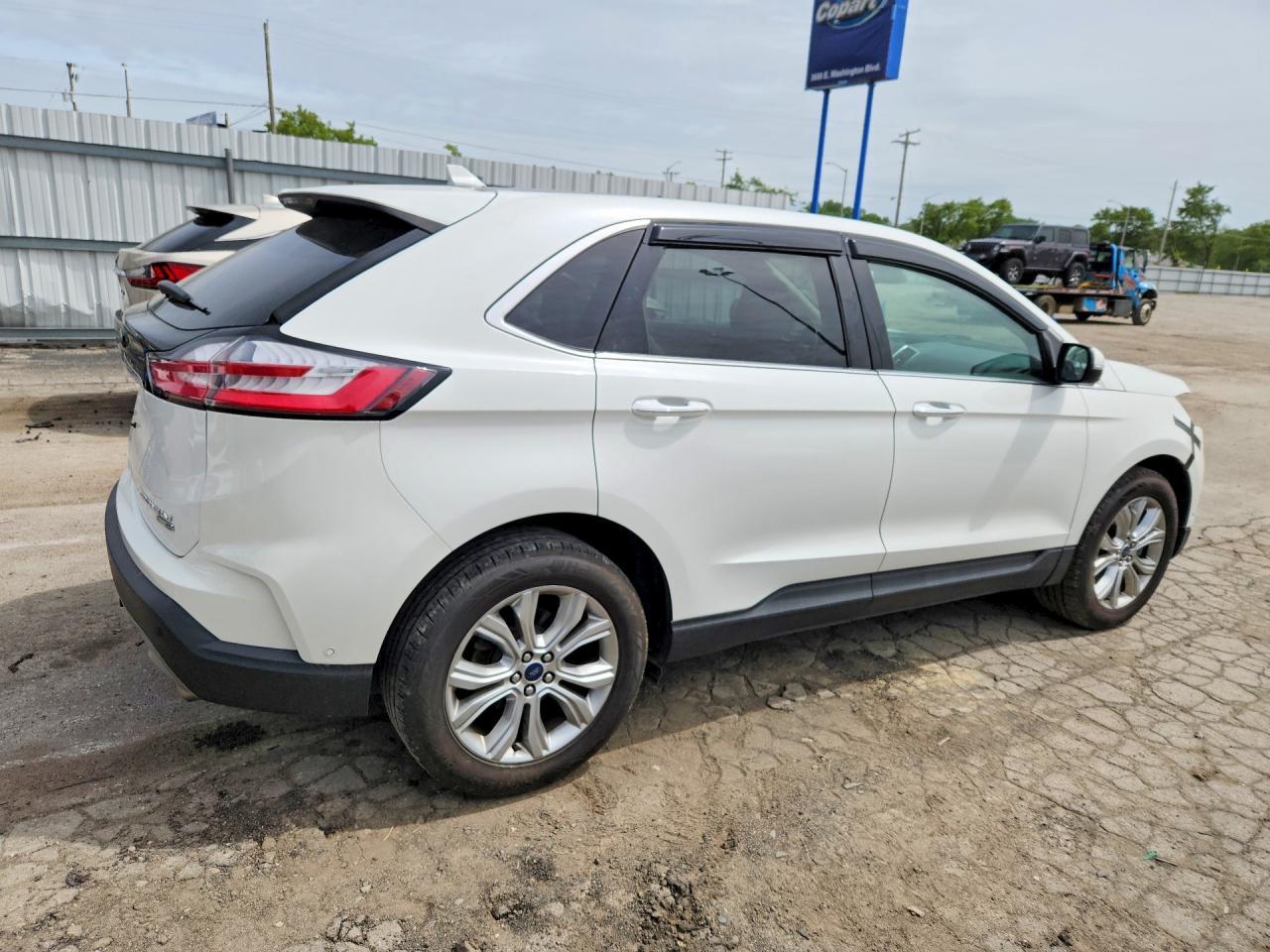 2020 Ford Edge Titanium - Image 3