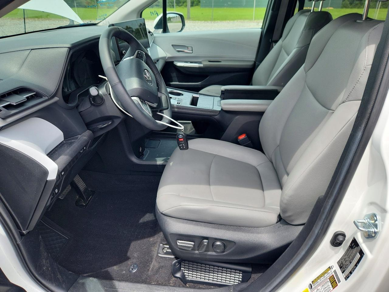 2025 Toyota Sienna Xle 8-Passenger - Фото 7