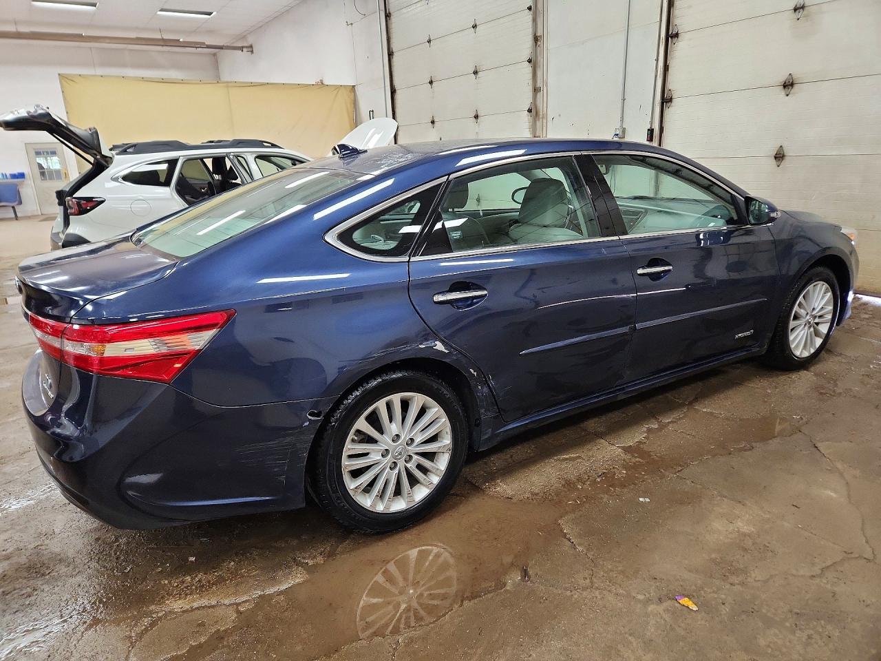 2015 Toyota Avalon Hybrid Limited - Фото 3