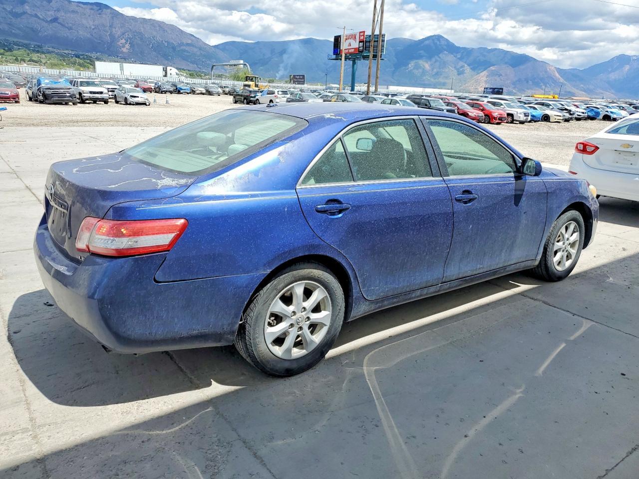 2011 Toyota Camry Le - Фото 3