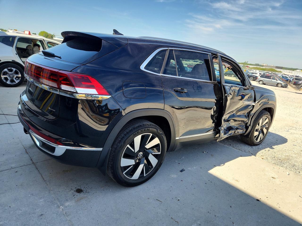 2024 Volkswagen Atlas Cross Sport Sel - Фото 3