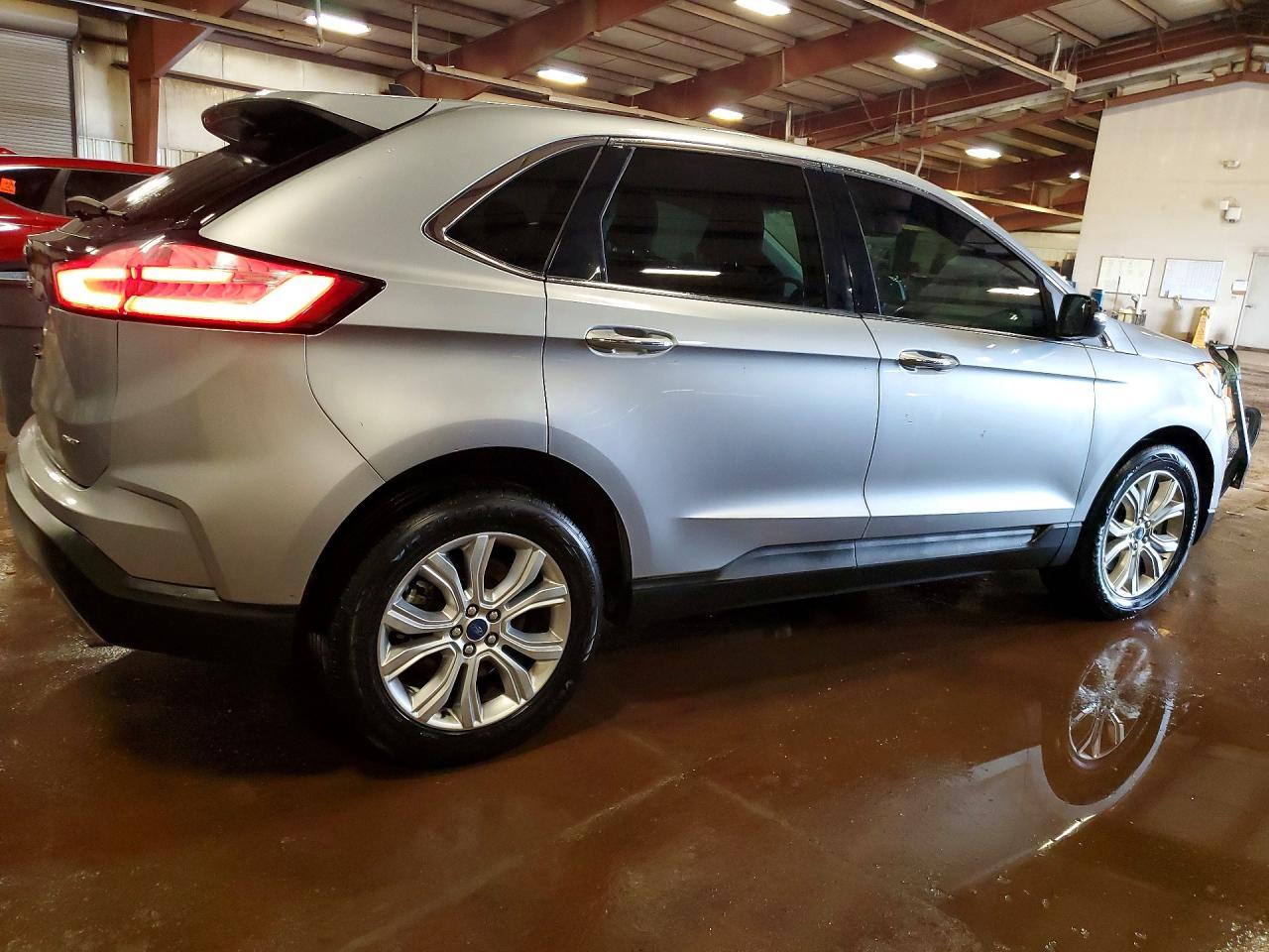 2022 Ford Edge Titanium - Фото 3