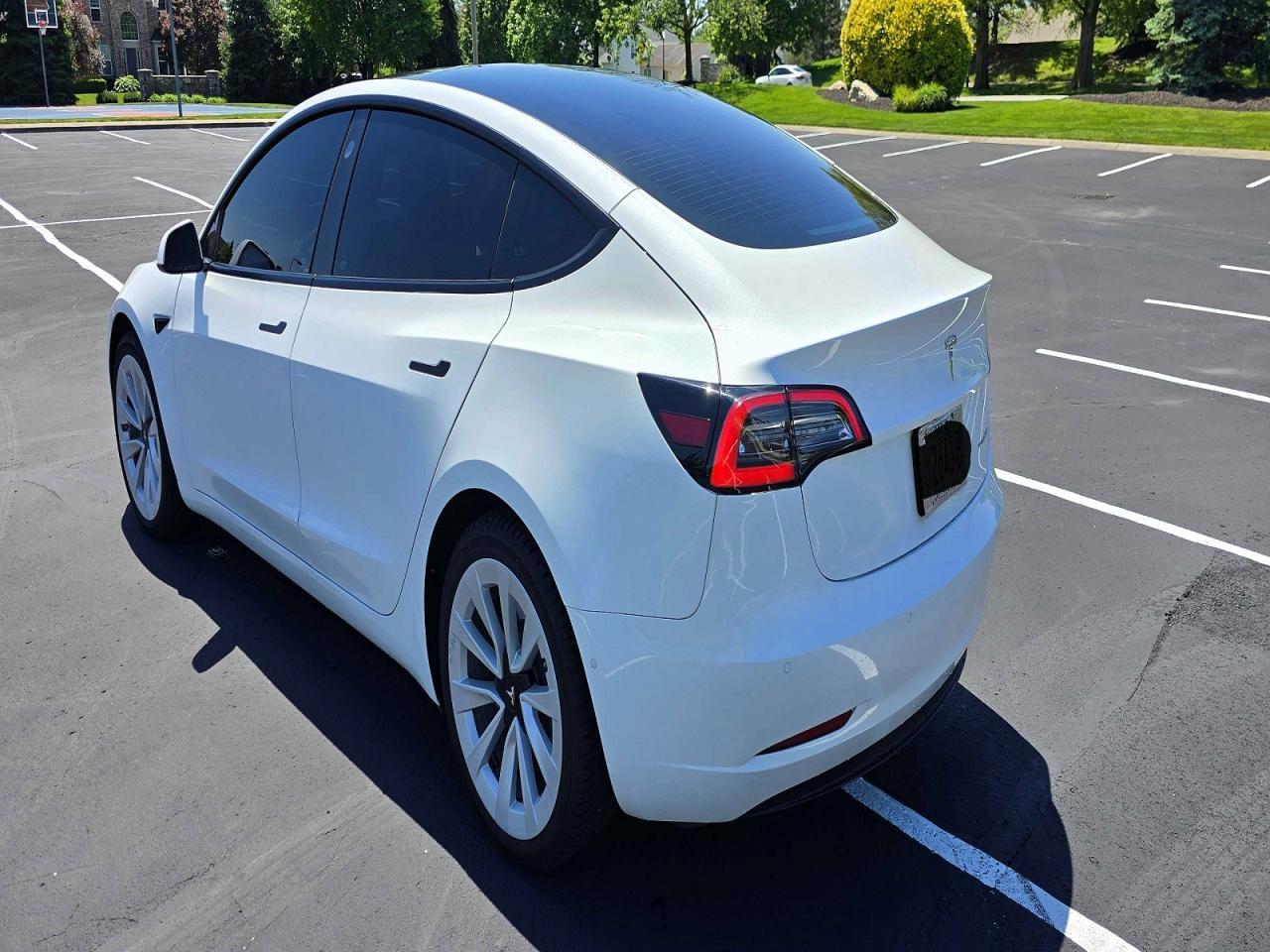 2022 Tesla Model 3 - Image 3