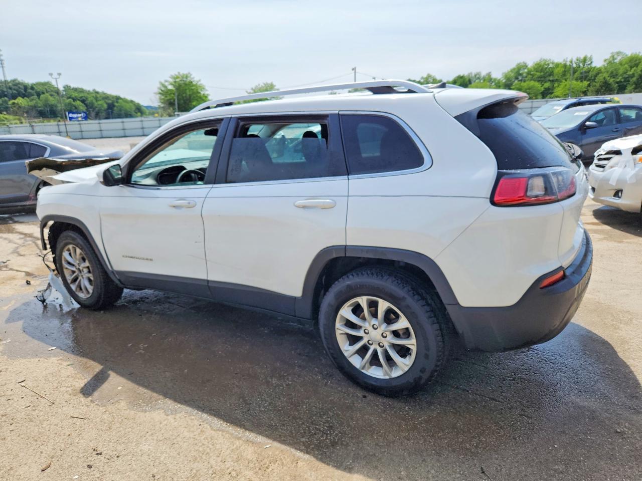 2019 Jeep Cherokee Latitude - Image 2
