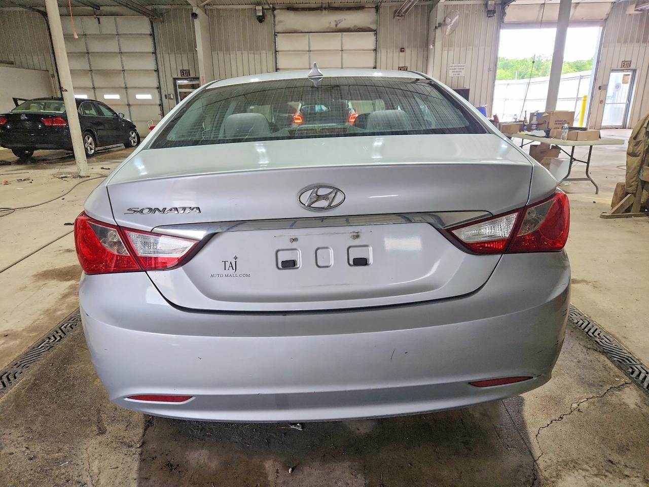 2012 Hyundai Sonata Gls - Image 6