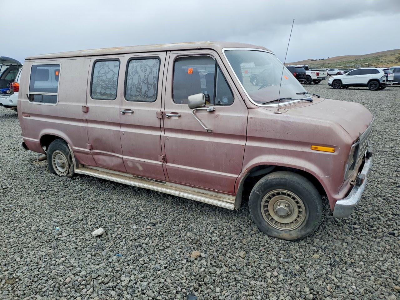1984 Ford Econoline E150 Van - Image 4