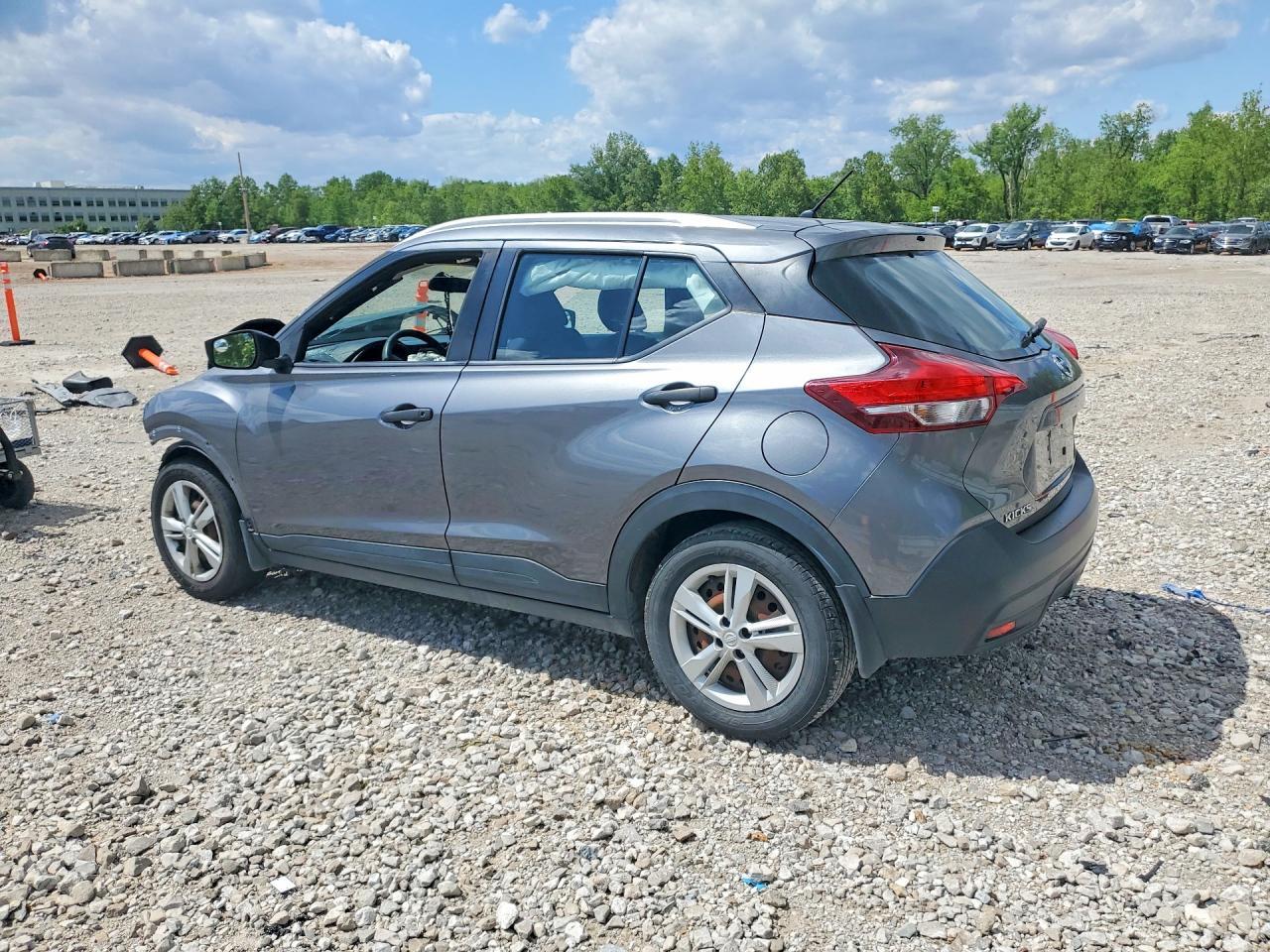 2018 Nissan Kicks S - Image 2